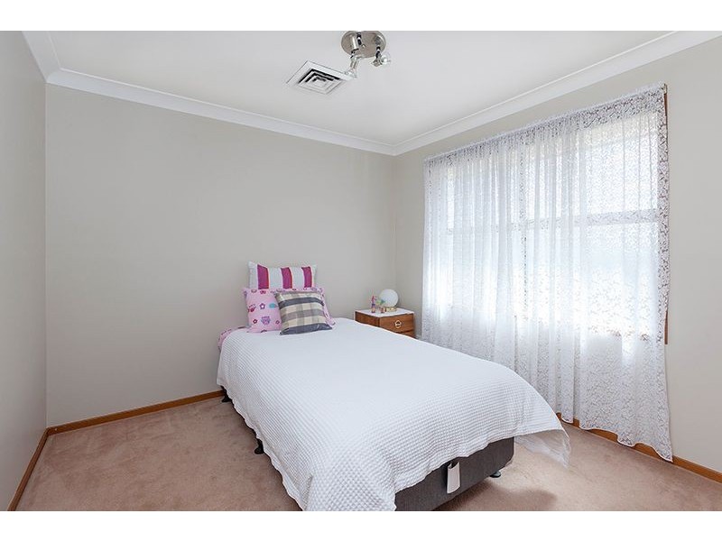 3 Delfin Dr, Wattle Grove NSW 2173