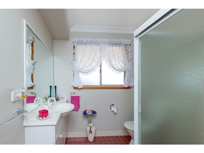 3 Delfin Dr, Wattle Grove NSW 2173