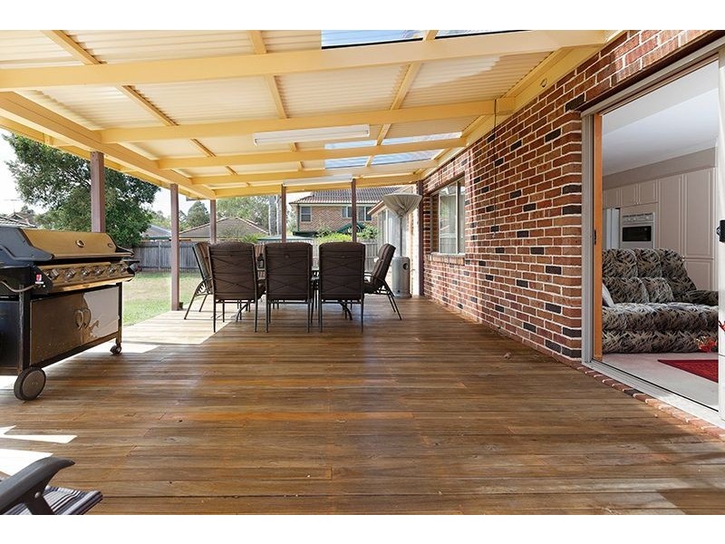 3 Delfin Dr, Wattle Grove NSW 2173