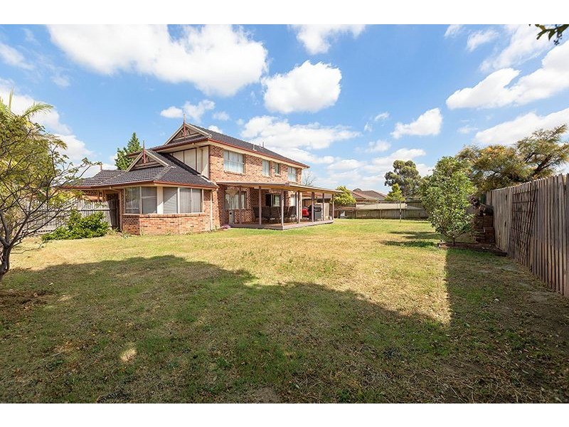 3 Delfin Dr, Wattle Grove NSW 2173