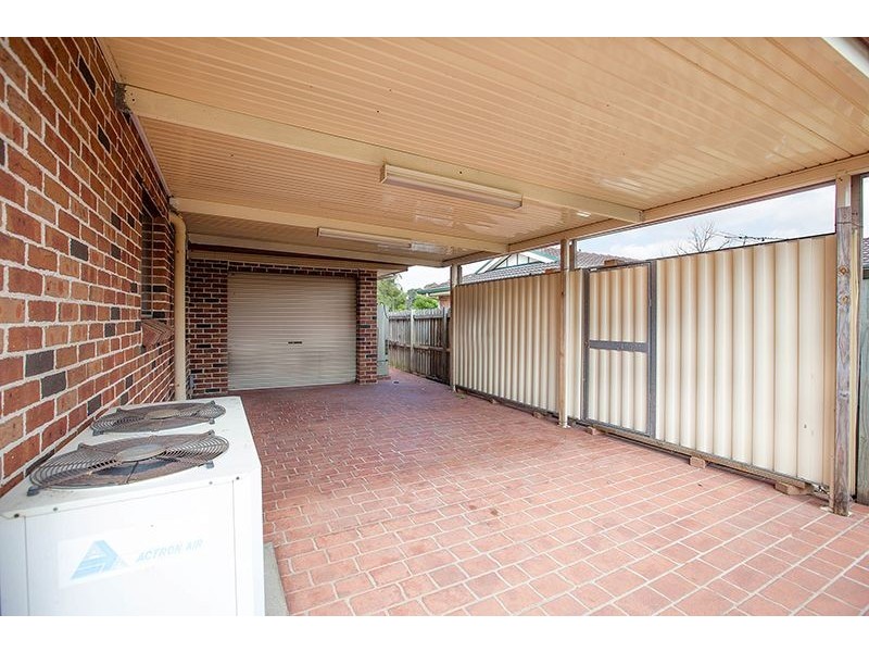 3 Delfin Dr, Wattle Grove NSW 2173