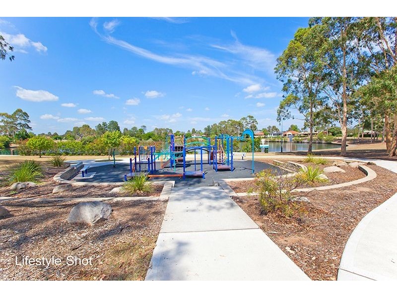 3 Delfin Dr, Wattle Grove NSW 2173