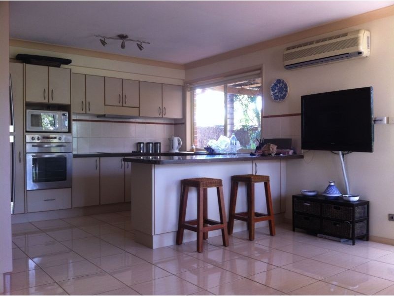 9 Gracemere Crt, Wattle Grove NSW 2173