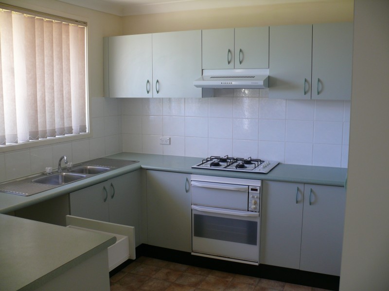 39 Collie Court, Wattle Grove NSW 2173