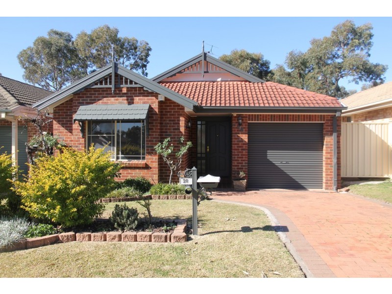28 Banyule Court, Wattle Grove NSW 2173