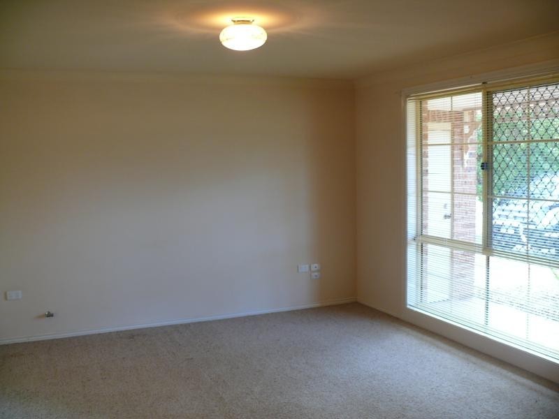 9 Oatlands Court, Wattle Grove NSW 2173