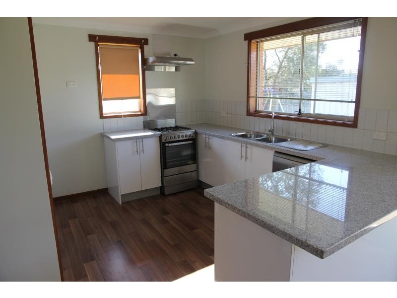 8 Chauvel Street, Wattle Grove NSW 2173