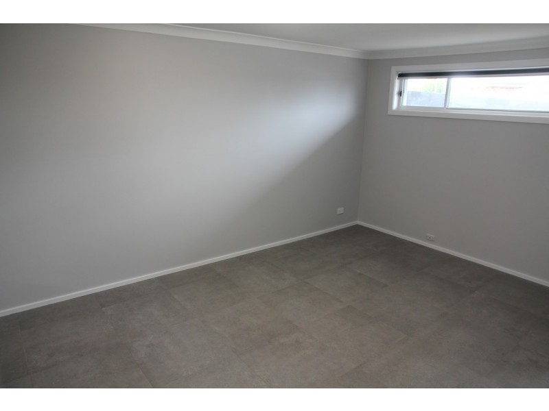 2 Curtis Crescent, Moorebank NSW 2170