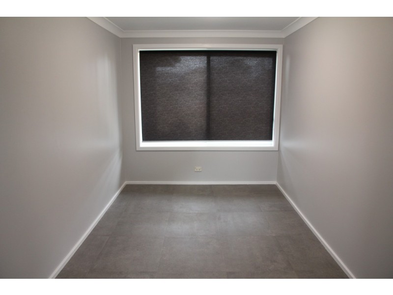 2 Curtis Crescent, Moorebank NSW 2170