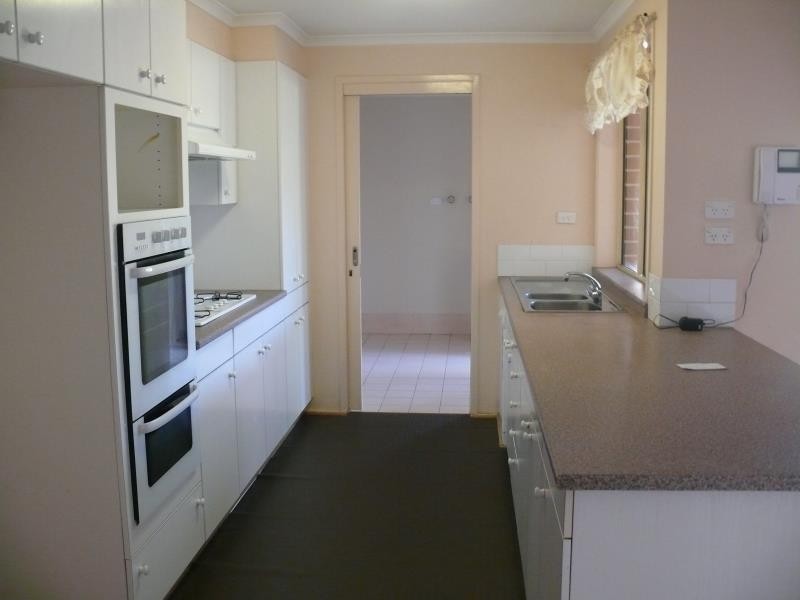 26 Orara, Wattle Grove NSW 2173