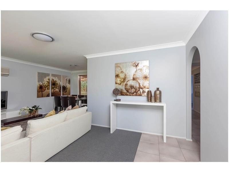 5 Acola Court, Wattle Grove NSW 2173