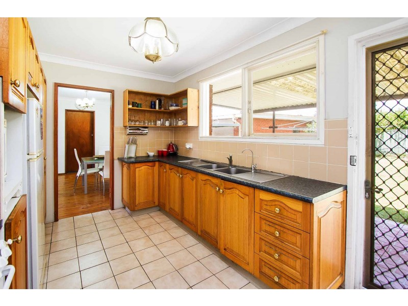 38 Thompson Ave, Moorebank NSW 2170