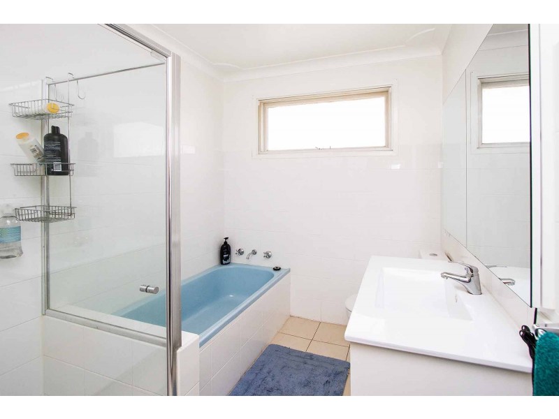 38 Thompson Ave, Moorebank NSW 2170