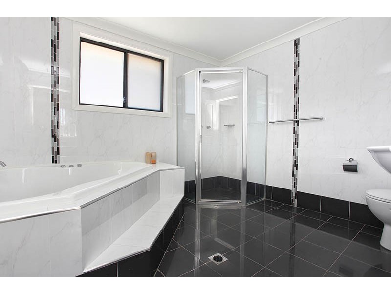 2/10 Lighthorse Parade, Holsworthy NSW 2173