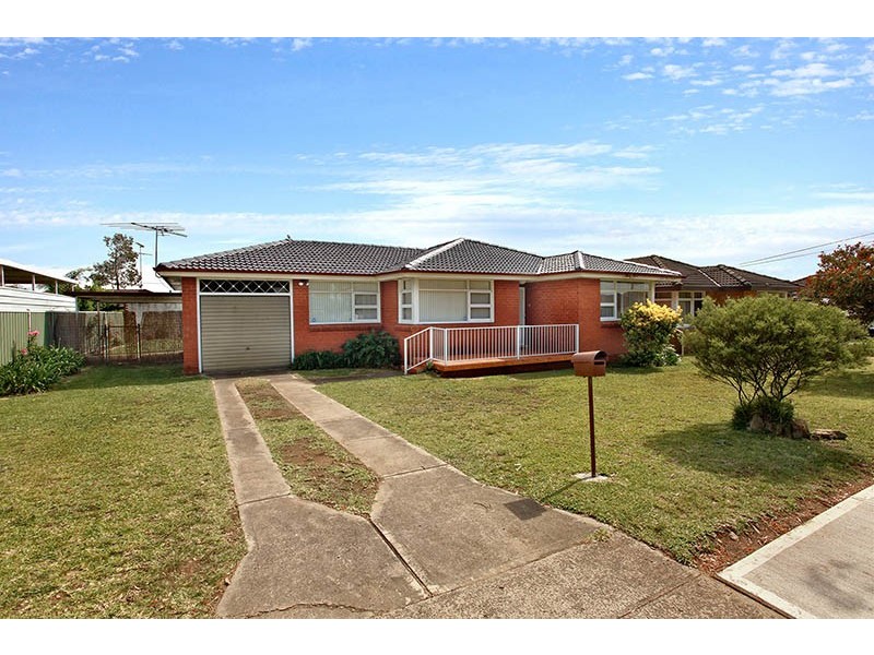14 Maddecks Avenue, Moorebank NSW 2170