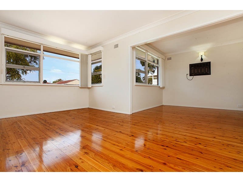 14 Maddecks Avenue, Moorebank NSW 2170