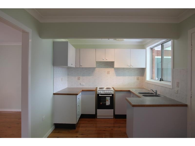 8 Stockton Ave, Moorebank NSW 2170