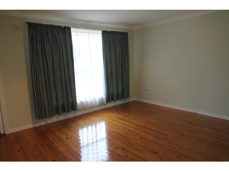 8 Stockton Ave, Moorebank NSW 2170