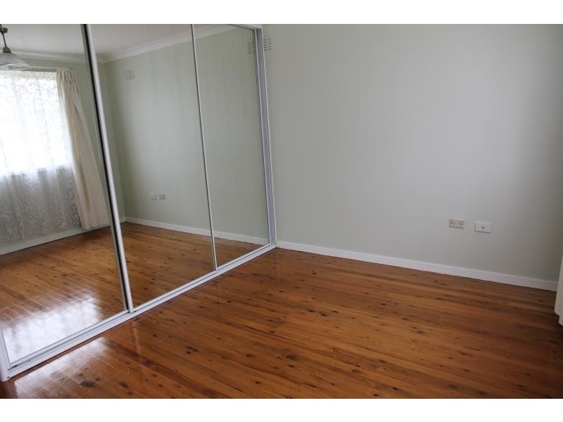 8 Stockton Ave, Moorebank NSW 2170