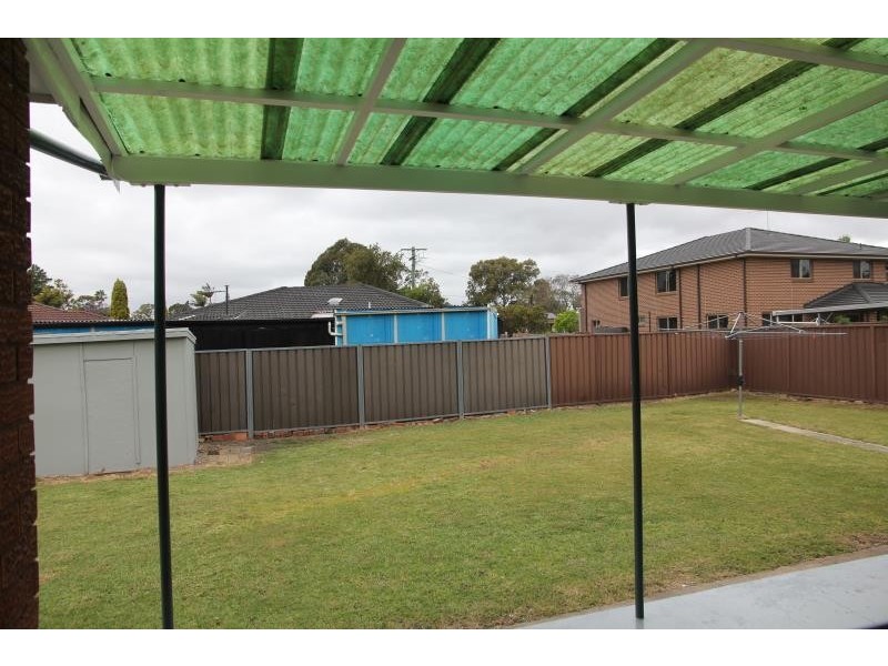 8 Stockton Ave, Moorebank NSW 2170