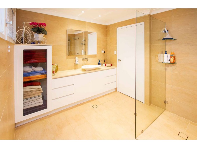 45 Malinya Cres, Moorebank NSW 2170