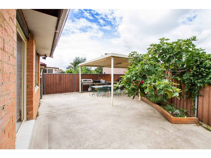 27 Maddecks Ave, Moorebank NSW 2170