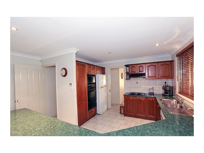 16 Woolmers Court, Wattle Grove NSW 2173