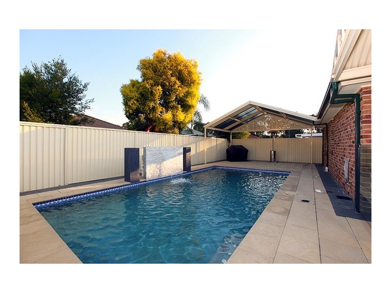 16 Woolmers Court, Wattle Grove NSW 2173