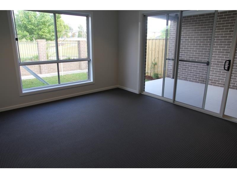 16 Playford Terrence, Moorebank NSW 2170