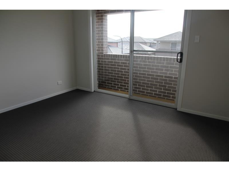 16 Playford Terrence, Moorebank NSW 2170