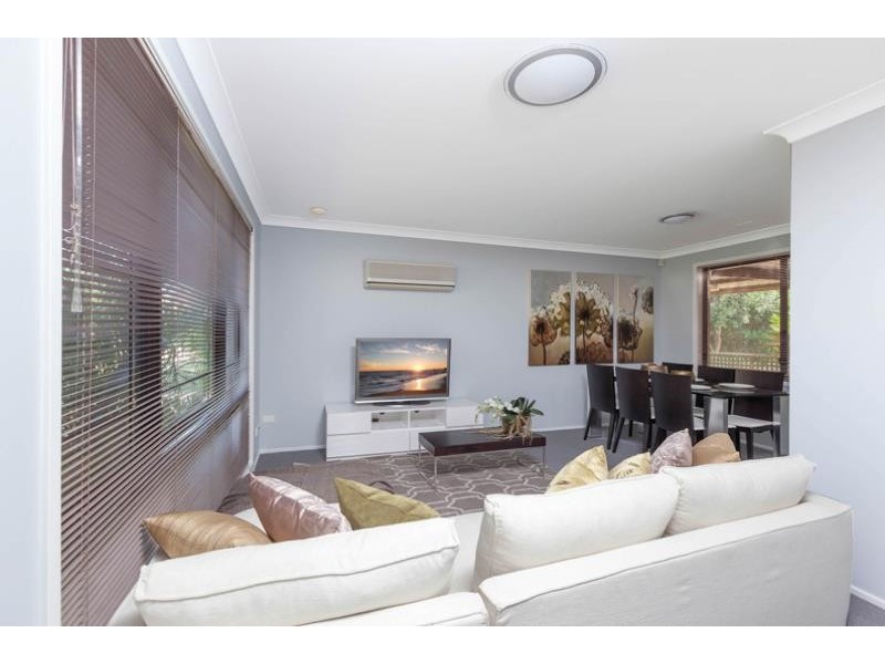 5 Acola Court, Wattle Grove NSW 2173