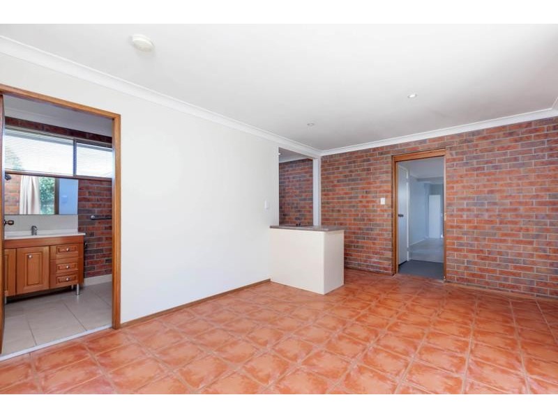 5 Acola Court, Wattle Grove NSW 2173