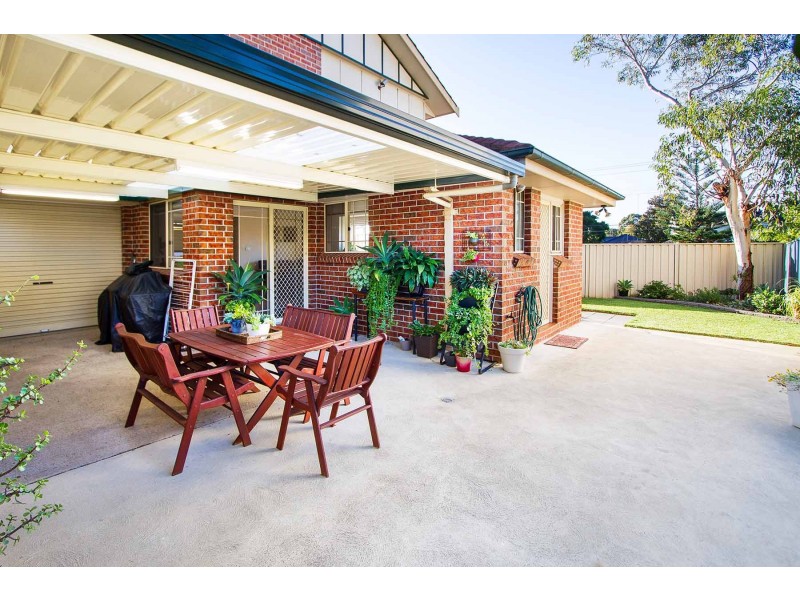 1/2 Wellwood Ave, Moorebank NSW 2170