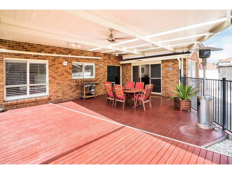 4 Valleyfield Court, Wattle Grove NSW 2173