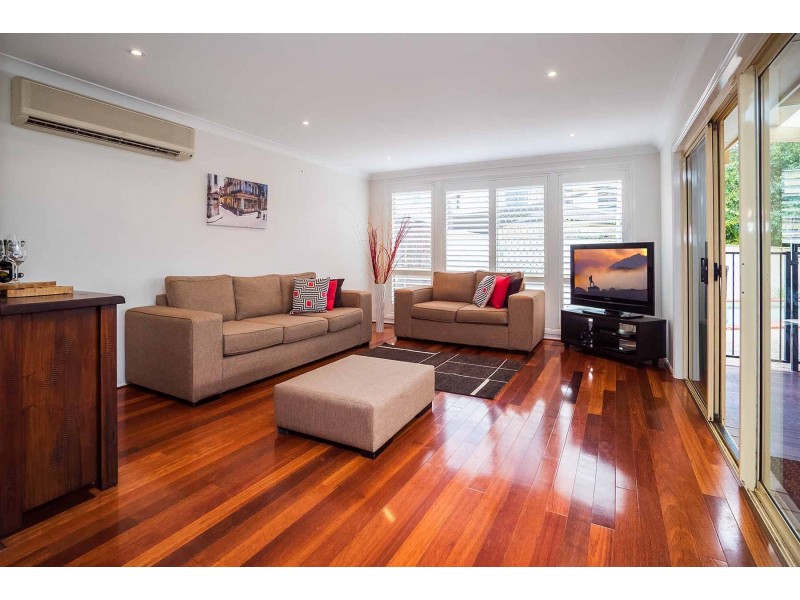 4 Valleyfield Court, Wattle Grove NSW 2173