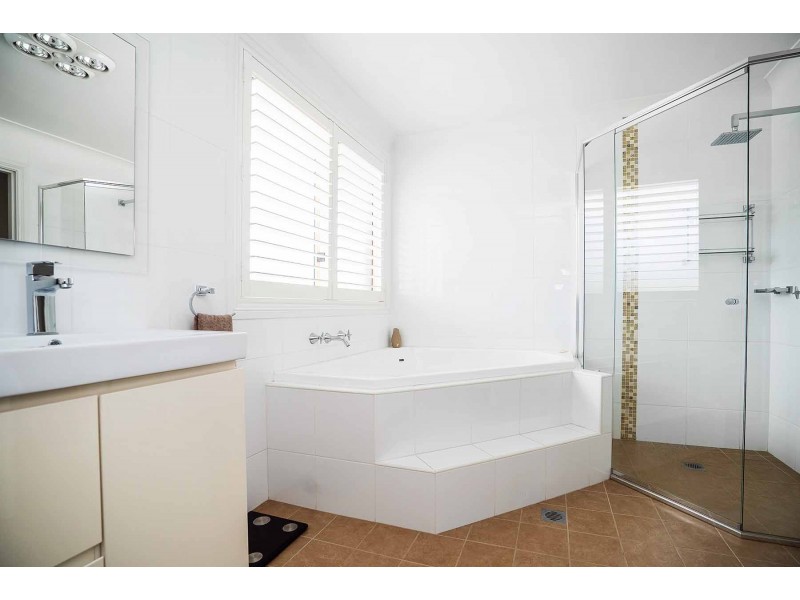 4 Valleyfield Court, Wattle Grove NSW 2173