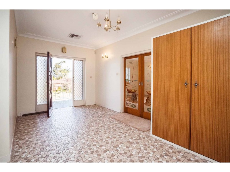 15 Hillcrest Avenue, Moorebank NSW 2170