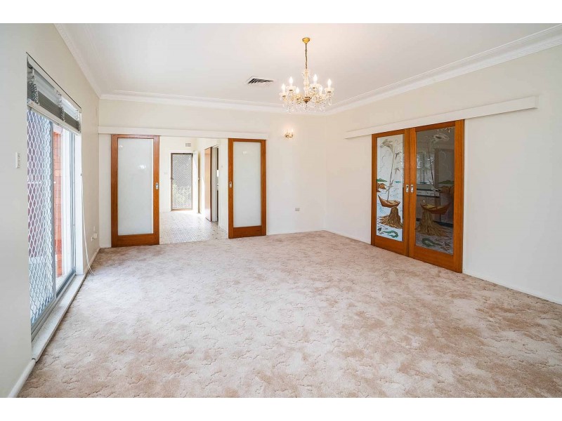 15 Hillcrest Avenue, Moorebank NSW 2170