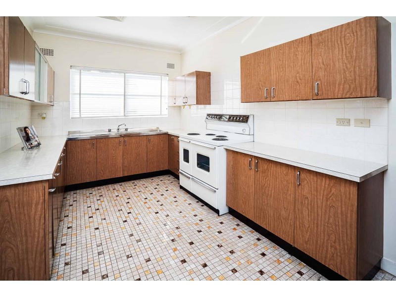 15 Hillcrest Avenue, Moorebank NSW 2170