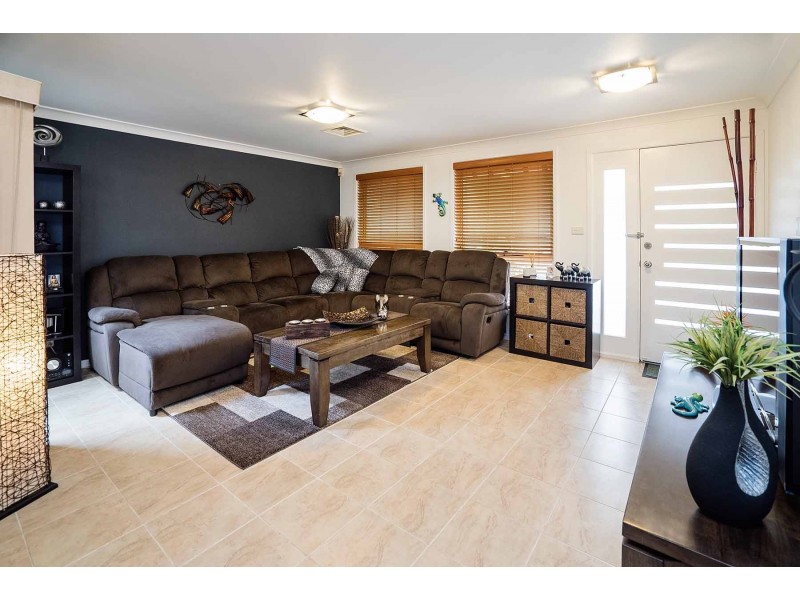 15 Claremont Court, Wattle Grove NSW 2173