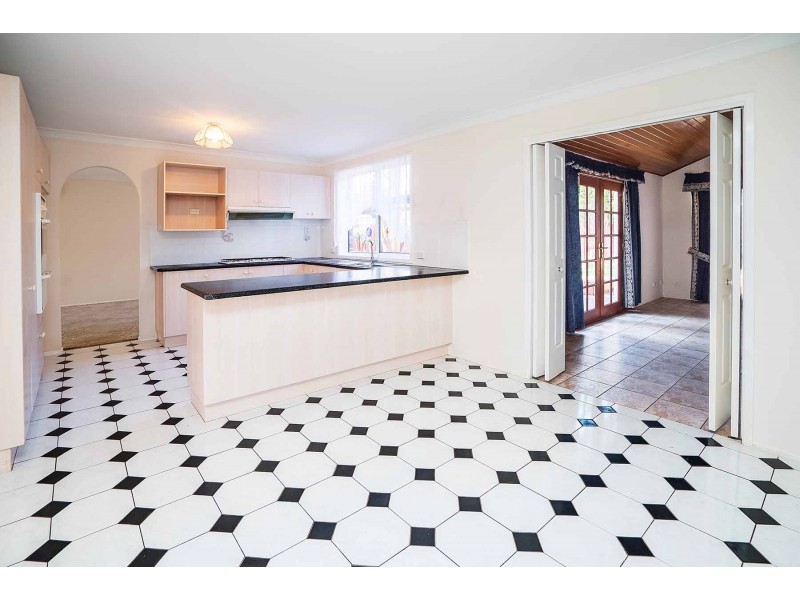 32 Woburn Abbey Court, Wattle Grove NSW 2173