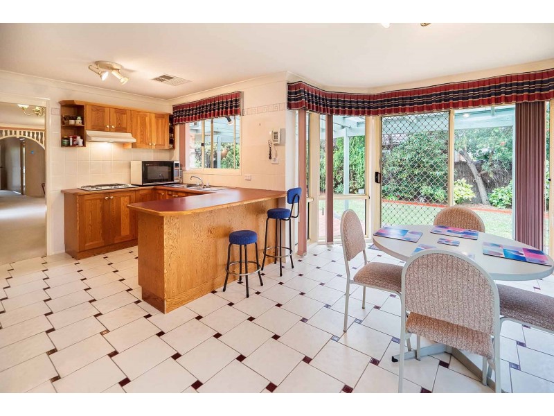 9 Somerset Court, Wattle Grove NSW 2173