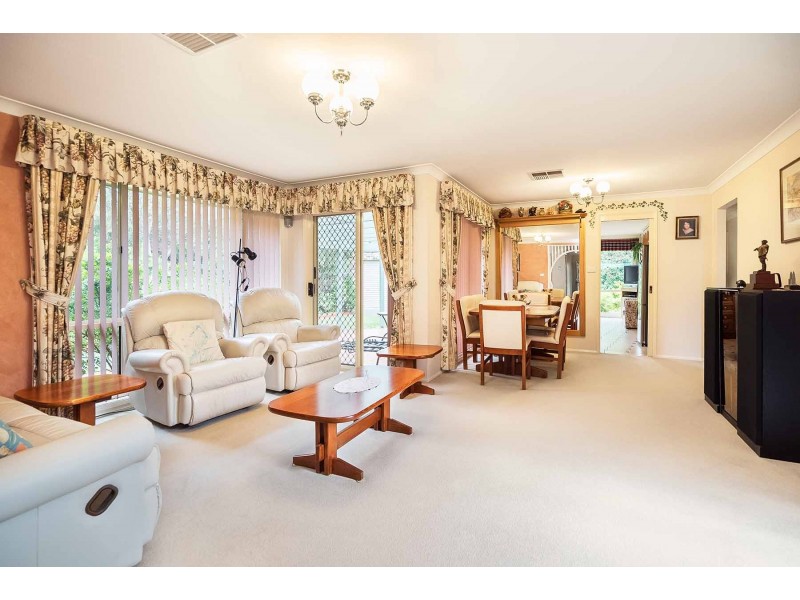 9 Somerset Court, Wattle Grove NSW 2173