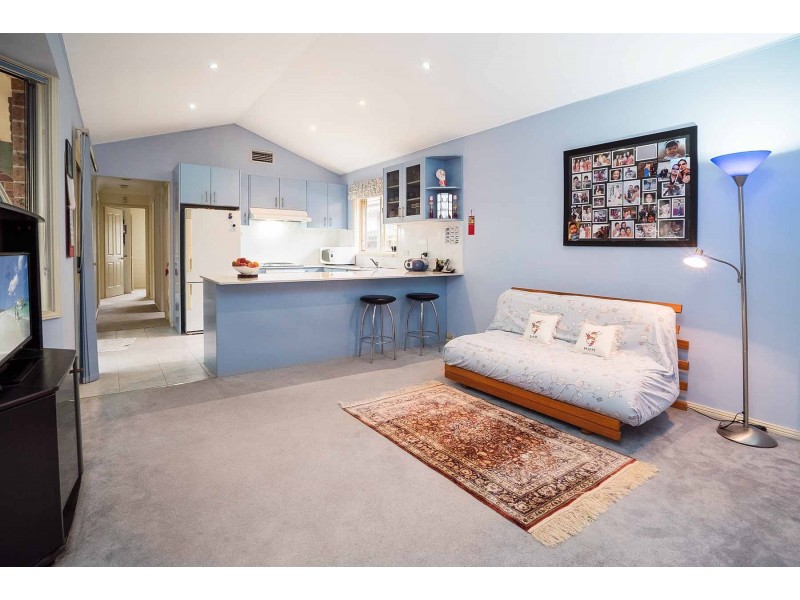 11 Murray Court, Wattle Grove NSW 2173