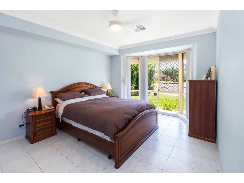 6 Larra Court, Wattle Grove NSW 2173