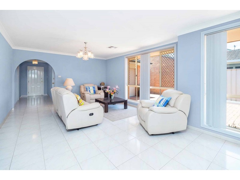 6 Larra Court, Wattle Grove NSW 2173