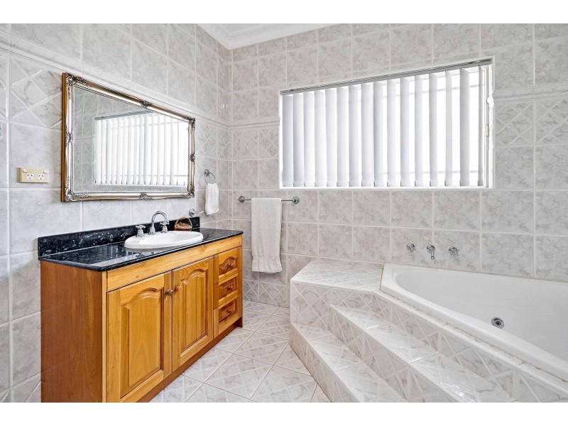 Wattle Grove NSW 2173