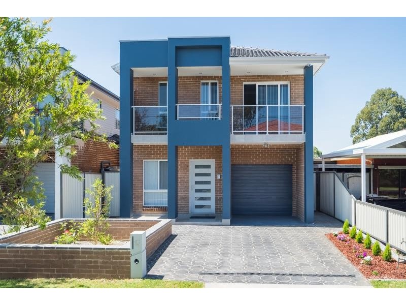 15A TEMPLETON CRES, Moorebank NSW 2170