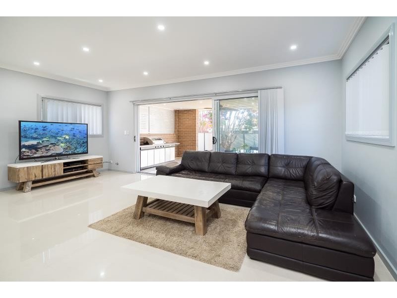 15A TEMPLETON CRES, Moorebank NSW 2170