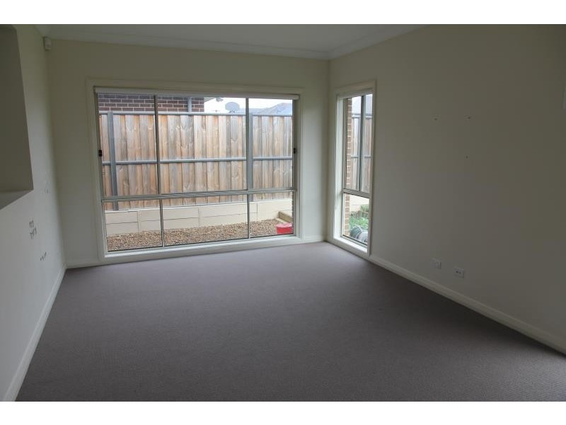 14 Cotter Lane, Moorebank NSW 2170